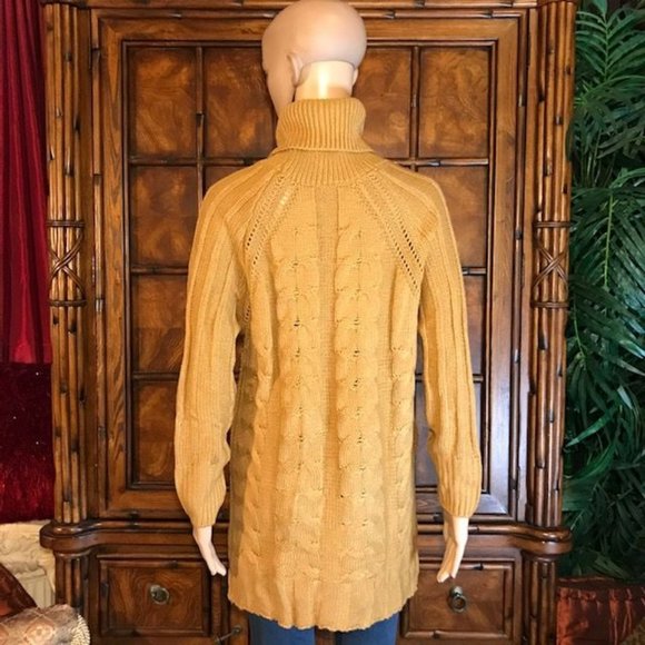 Cable Knit Hi Lo Turtleneck Sweater - Picture 3 of 12